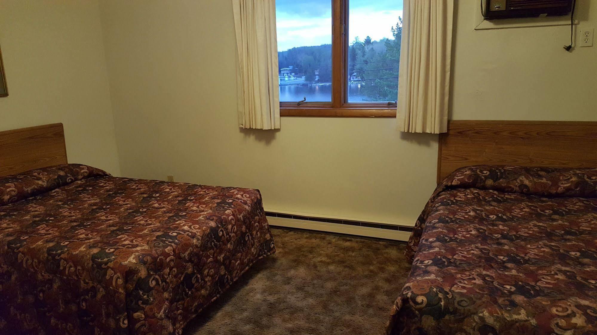 Clark'S Beach Motel Old Forge Luaran gambar